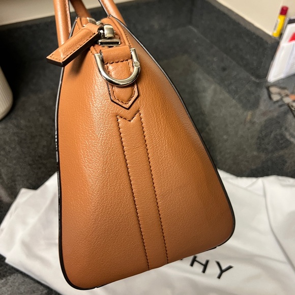 Givenchy Medium Antigona Bag in Brown Grained Leather - Picture 4 of 10